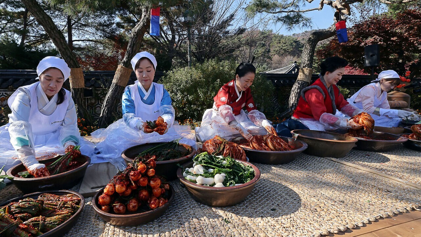 김치 담그기: 정을 나누며 겨울의 '반식량'을 준비하다