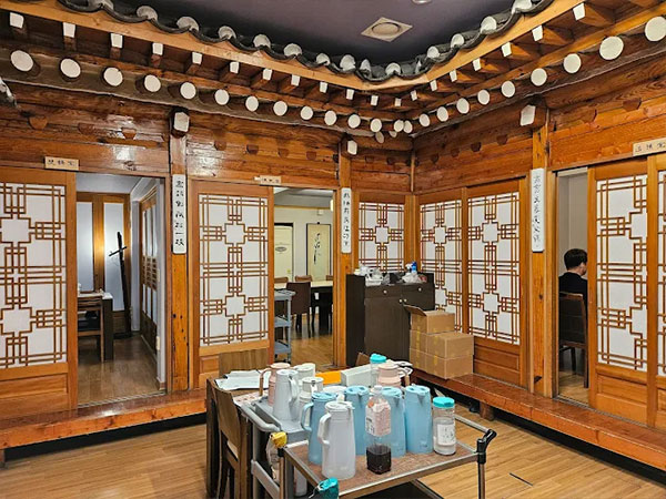 종로구 선천집 내부 인테리어