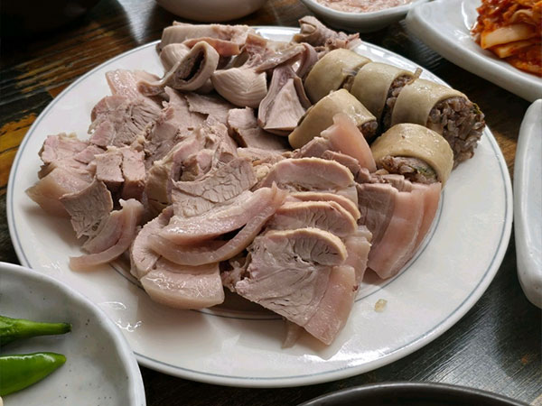 100번식당 수육